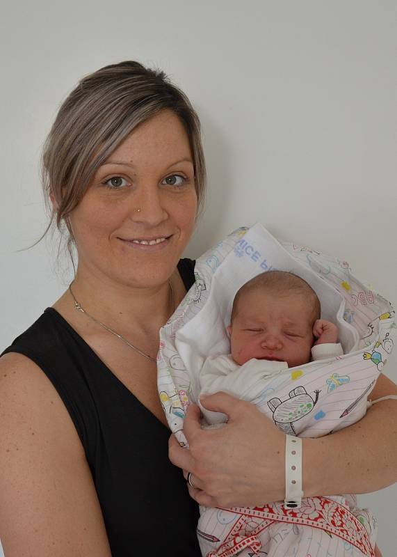 Michaela Macháčková, Horosedly u Čkyně. Prvorozená dcera Anety Holubové a Martina Macháčka se narodila 17. 10. 2022 ve 12.18 hodin. Vážila 3650 g a měřila 49 cm.