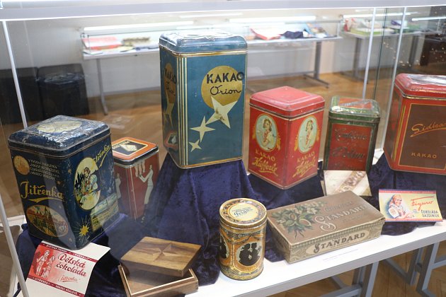 Nová výstava potravinových obalů od čokolády je otevřena v Jihočeském muzeu v Českých Budějovicích