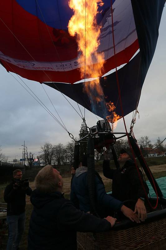 Z náplavky u Vltavy vzlétl balón OK 1918 v národních barvách, na oslavu Dne boje za svobodu a demokracii a Mezinárodního dne studentstva 17. listopadu.