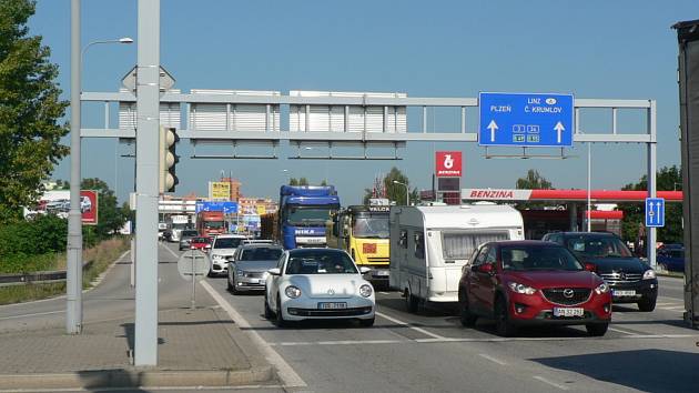 K řízení provozu v jihočeské metropoli (na snímku křižovatka Nádražní - Jírovcova) má přispět nový systém.
