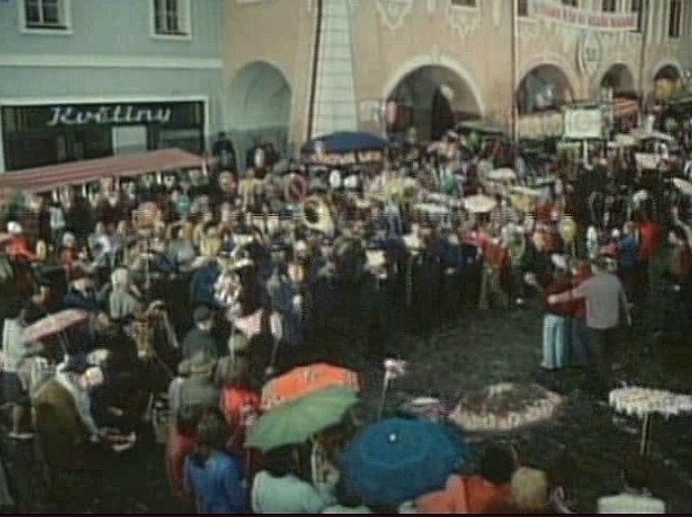 Scéna slavnosti na náměstí v Týně nad Vltavou.