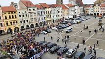 Fanoušci Motoru České Budějovice se v neděli odpoledne vydali na pochod městem.