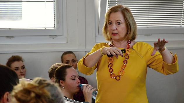Madam Euro, jak se přezdívá bývalé viceguvernérce Národní banky Slovenska Eleně Kohútikové, přijela na Jihočeskou univerzitu.