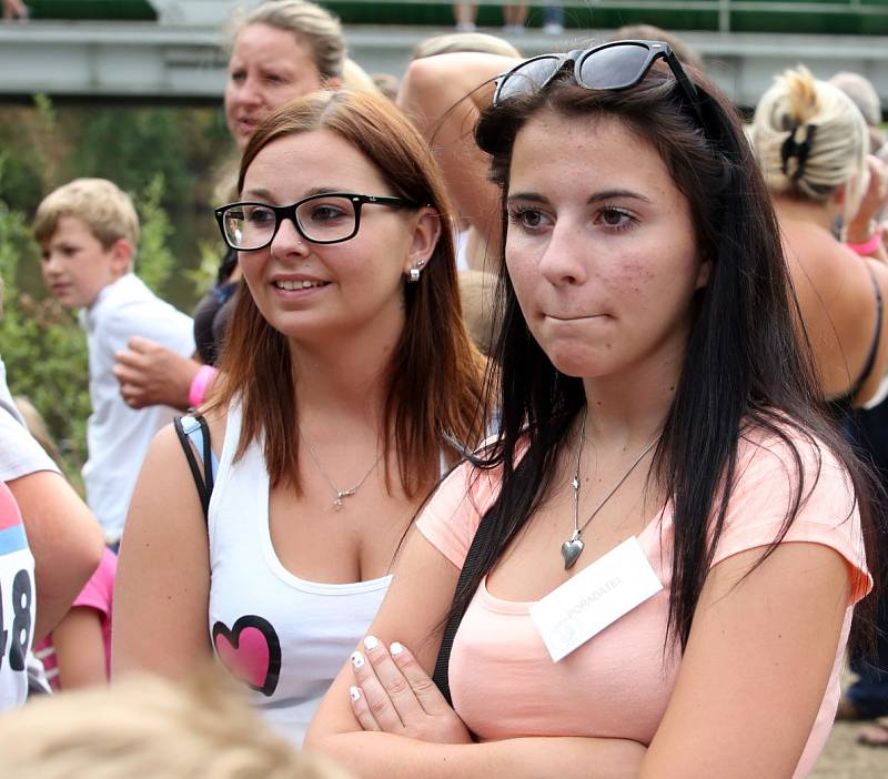 Plavská Benátská noc se musela obejít bez ohňostroje. Vynahradila to nápaditá plavidla a veselé masky