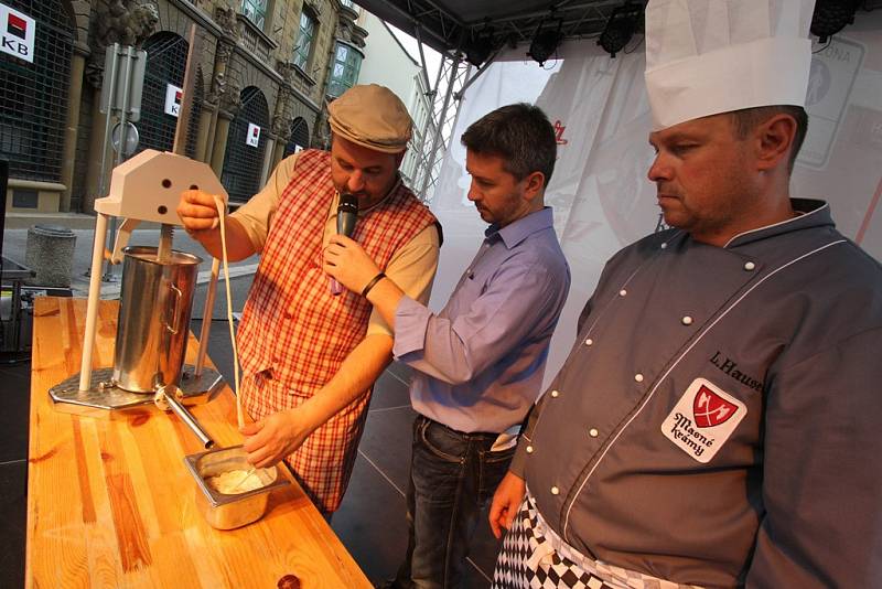 Kolem legendární českobudějovické pivnice Masné krámy v Krajinské ulici to od pátku do neděle díky Masné krámy FESTU pěkně žilo.