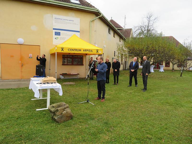 Arpida+ campus životních příležitostí může už za dva roky pomáhat dospělým lidem s tělesným a kombinovaným postižením .8. listopadu se symbolicky klepalo na základní kámen.