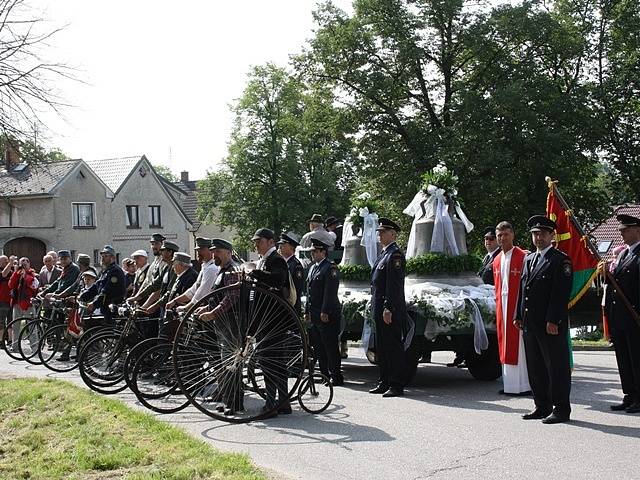 Svěcení nových zvonů na Hosíně.