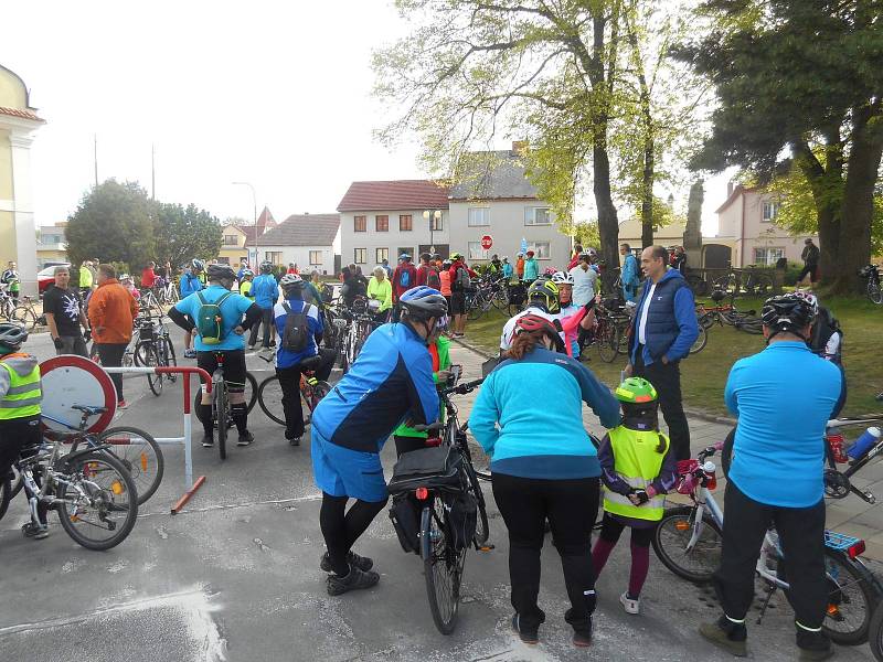 Plnoletosti letos dosáhla populární cykloturistická akce Jízda pro Růži.