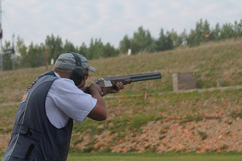 Major Jindřich Paroubek je vynikající střelec. Jedenáct let dokonce reprezentoval republiku v olympijském trapu.