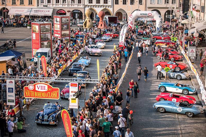 Start South Bohemia Classic, závodu veteránských automobilů, v Českých Budějovicích. Foto: Ondřej Kroutil, České Budějovice