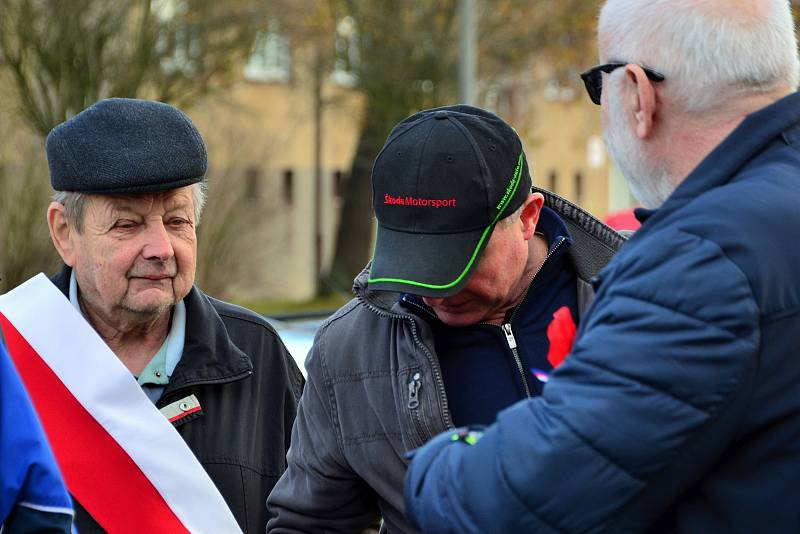 Pietní vzpomínkovou akci u příležitosti Dne válečných veteránů uspořádal v sobotu Spolek bývalých vojáků Veteráni v Týně nad Vltavou.