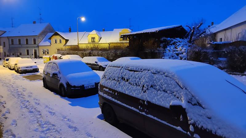 V pondělí se na jih Čech vrátil sníh. Jindřichův Hradec.