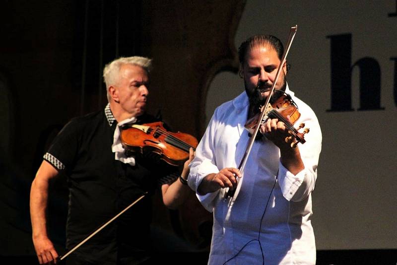 Jaroslav Svěcený a Cigánski Diabli zahájí festival Jihočeské Nové Hrady společným koncertem.