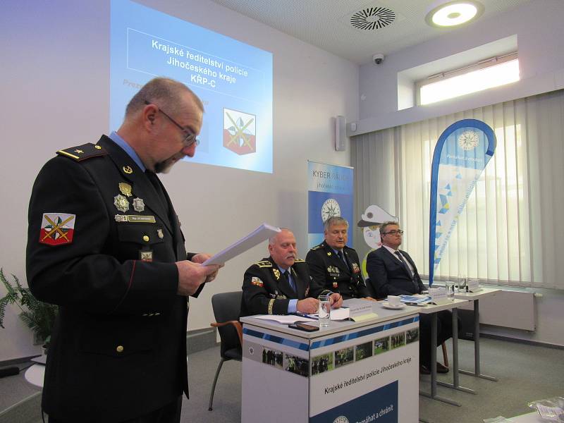 Krajské ředitelství policie Jihočeského kraje prezentovalo výsledky své práce z roku 2022. V loňské roce výrazně poklesl počet vražd na území jižních Čech.