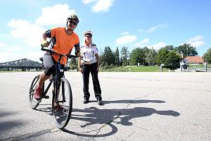 Na konci července zemřeli na silnicích dva cyklisté. Také proto policie pořádá týdenní krajskou bezpečnostně preventivní akci nazvanou "Bezpečně na kole".