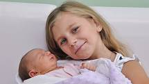 Stella Antonie Houzimová z Volyně. Holčička se narodila 29.9. 2021 v 4.59 hodin s porodní váhou 3300 g. Doma už na ni čekali sourozenci Sofie (6), Arnošt (10), Kryštof (11).