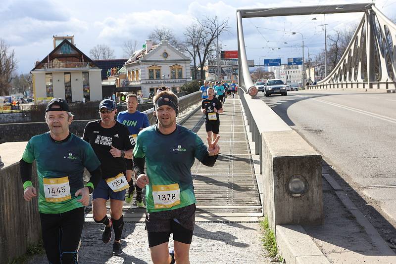 Ulice Českých Budějovic zaplavili účastníci ČEZ Run Tour.