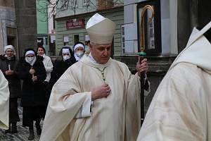 Diecézní setkání řeholníků a řeholnic v katedrále svatého Mikuláše v Českých Budějovicích na Hromnice.