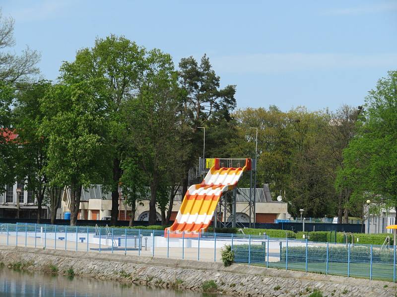 Plavecký stadion na Sokolském ostrově v Českých Budějovicích.