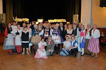 Letošní plesovou sezónu v Týně nad Vltavou završili ve stylu staročeských bálů v krojích. Pozvání ke spoluúčasti přijal i místní spolek baráčníků VITORAZ.