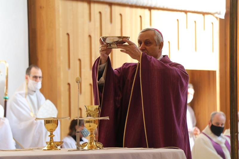 Pohřeb Mons. Václava Kulhánka v českobudějovické katedrále.