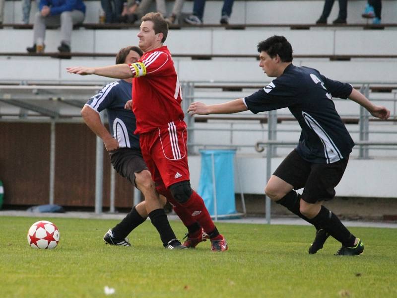 FK Borek doma porazil v duelu prvního s posledním Pištín 4:0.