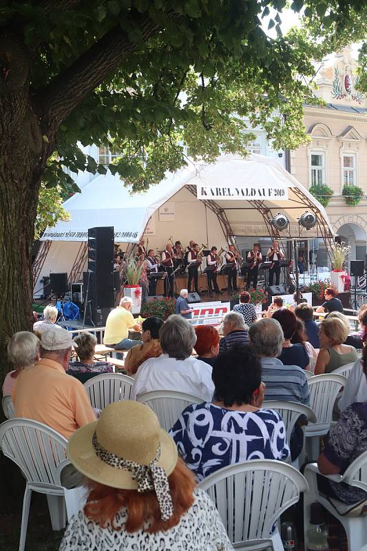 Žižkovo náměstí v Trhových Svinech zaplnily od pátku do neděle davy lidí, aby si poslechly Festival dechových hudeb Karla Valdaufa 2019.