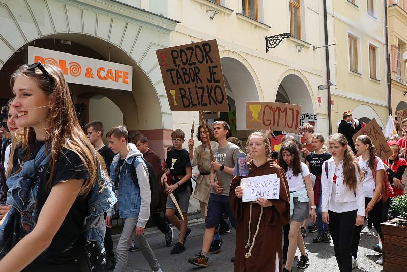 Budějovický majáles vyvrcholil v pátek průvodem.