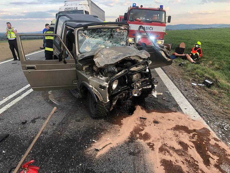 V pátek při střetu dvou aut u Krasejovky zemřela řidička toyoty.