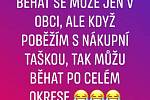 Od 1. března platí nová zpřísněná covidová opatření, se kterými souvisí i nemožnost cestovat mezi okresy. A národ se opět baví novými vtipy.