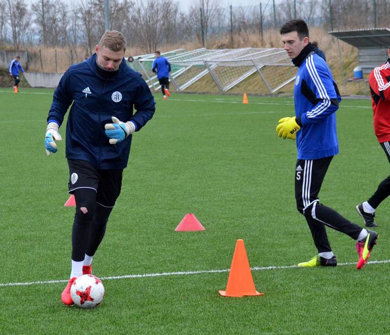 Po třech týdnech se první tým Dynama opět sešel na Střeleckém ostrově, aby zahájil zimní přípravu. Ta potrvá osm týdnů a na jejím konci Jihočeši otevřou jarní část domácím utkáním s Varnsdorfem.