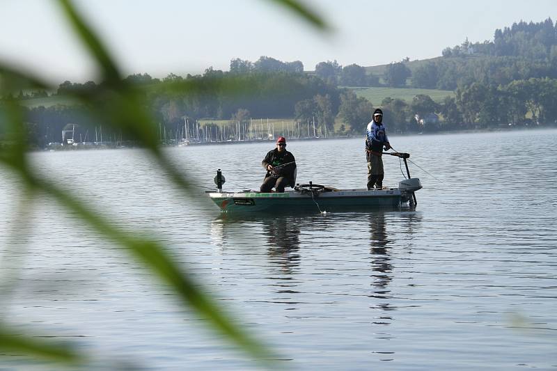 Jeden z největších a nejprestižnějších evropských závodů v lovu dravců z lodi Lake Trophy 2016 se konal od čtvrtka do soboty na Lipně.