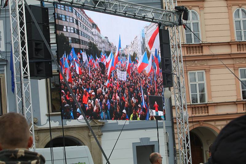 Přenos demonstrace z Prahy na českobudějovickém náměstí.