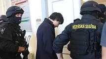 V Českých Budějovicích pokračuje soud s mladíkem obžalovaným z vraždy policisty.
