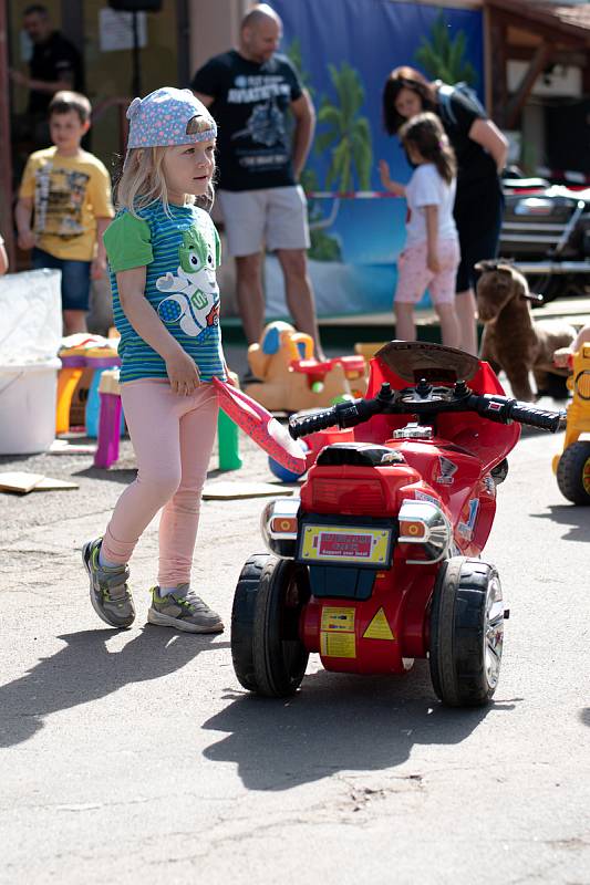 Vítání léta, výstava nožů a motoshow