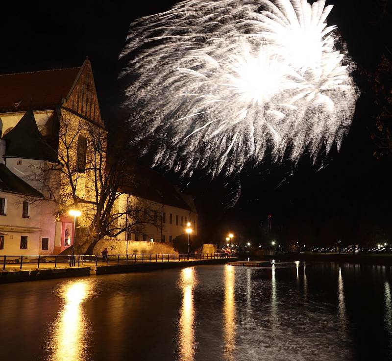 České Budějovice si letos užili svůj novoroční ohňostroj.