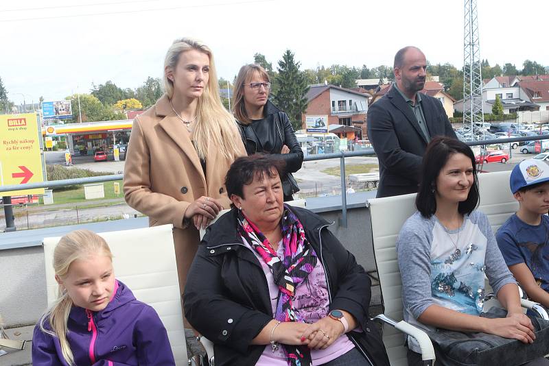 Mladí talentovaní Jihočeši získali v pátek prostředky z výtěžku šestého ročníku Kabelkového veletrhu Deníku.