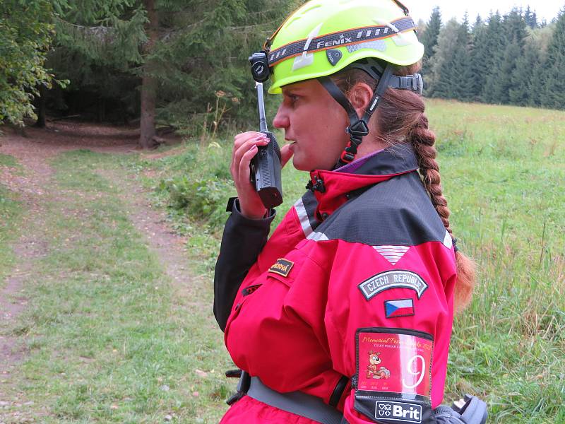 Ve výcvikovém středisku Spáleniště Jihočeské záchranné brigády kynologů se v sobotu 18. září uskutečnil výběrový závod na mistrovství republiky - Memoriál Petra Staňka.