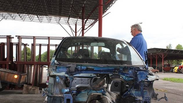 Zajištěná auta, kola a traktory jsou nyní umístěny v policejním skladu na budějovickém letišti.