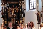 Lomnické domácnosti si zazpívaly koledy spolu se školními sbory, které nazpívaly nejen vybrané koledy v kostele sv. Václava.
