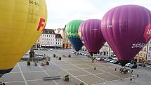 Čtyři horkovzdušné balony vzlétly ve čtvrtek v ranních hodinách z českobudějovického náměstí Přemysla Otakara II.