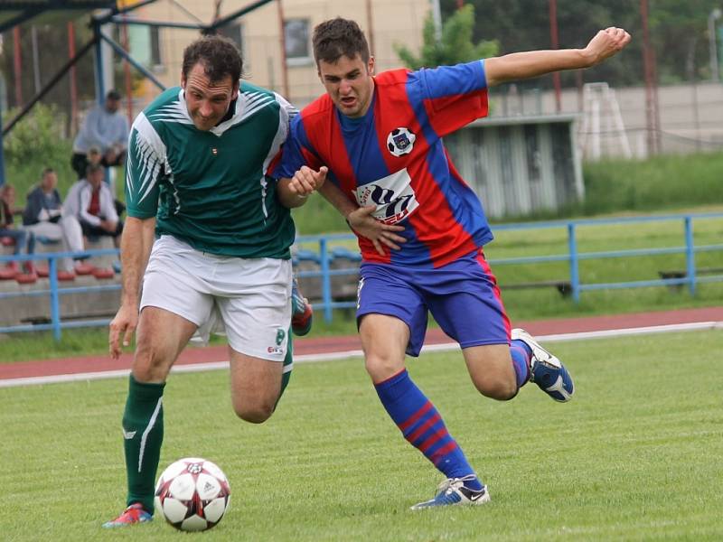 Fotbalisté SK Čtyři Dvory doma Borovany nijak nešetřili, vyhráli 7:0, hosté musí ještě záchranu potvrdit.. 