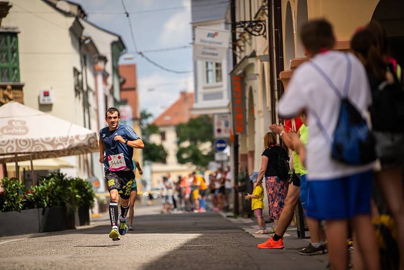 Závodu RunTour České Budějovice 2020 se zúčastnili letos v červenci malí i velcí běžci.