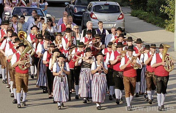 Pochodování s muzikou rušilo.