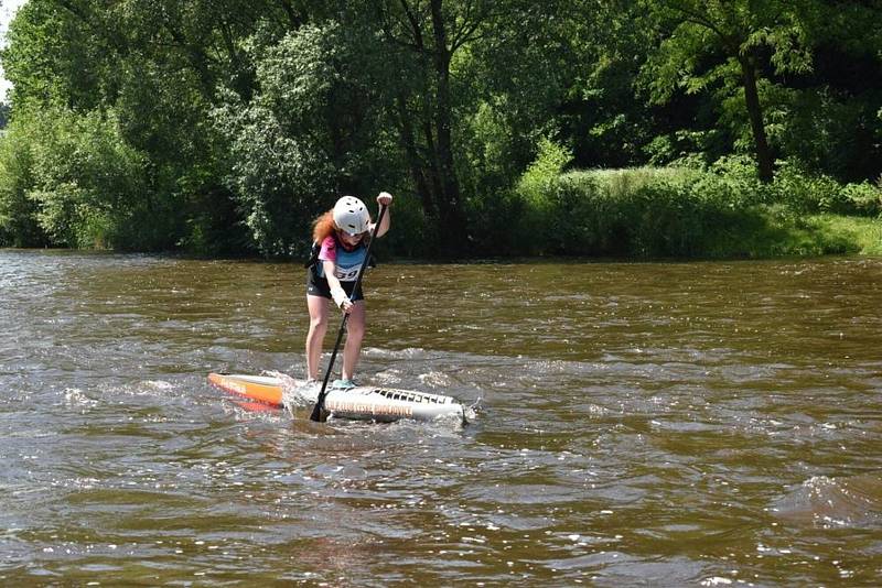 Třetí ročník závodu na paddleboardech na  úseku Vltavy Zlatá Koruna Boršov se konal v sobotu.