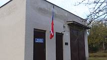 Volební místnost v Krakovčicích u Týna nad Vltavou.