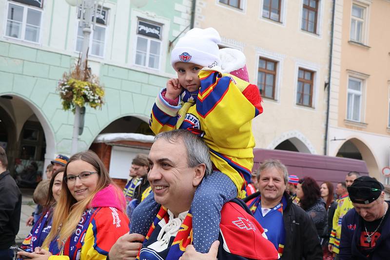 Fanoušci Motoru České Budějovice prošli v průvodu městem.