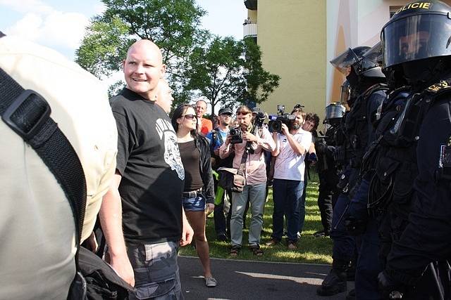 Demonstrace na Máji 13. července.