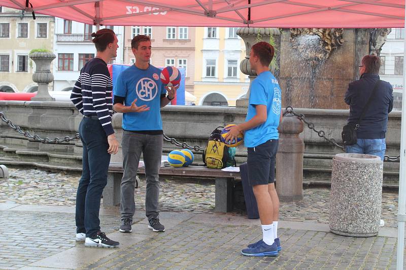 Již potřetí se náměstí Přemysla Otakara II. proměnilo ve sportovní hřiště. Děti si mohou vybrat z dvanácti sportů.