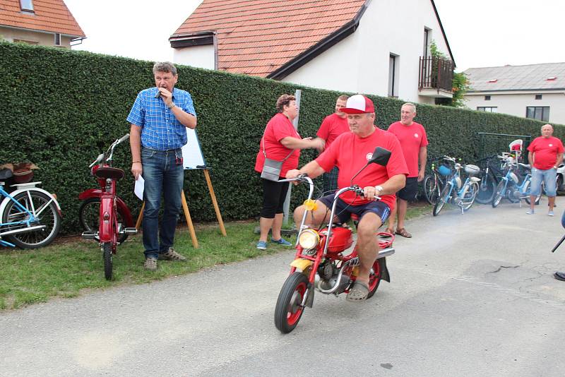 Nabitý víkend připravili v Ledenicích - pouťové veselí.